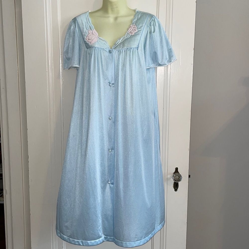 Vtg 80s Vassarette light blue nylon robe with quilted floral neckline